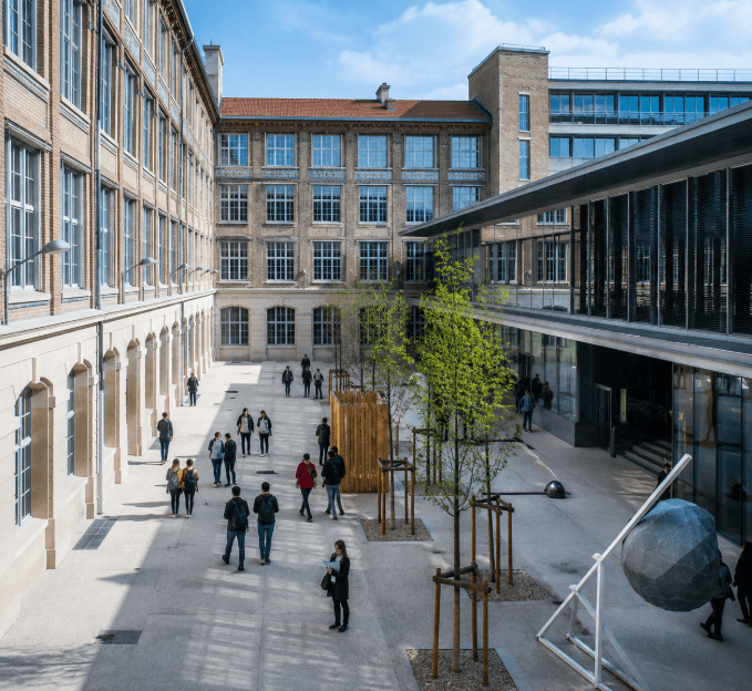 Cour intérieure d’un établissement recevant du public